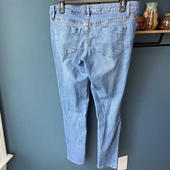 Mossimo Supply Co. Low Rise Skinny Jeans- Size 8 - Picture 4 of 4